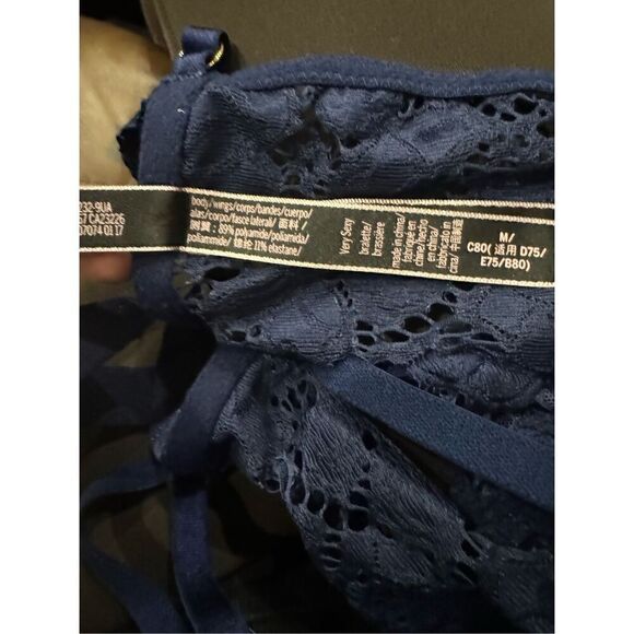 Victoria’s Secret very sexy bralette Medium - Picture 4 of 4